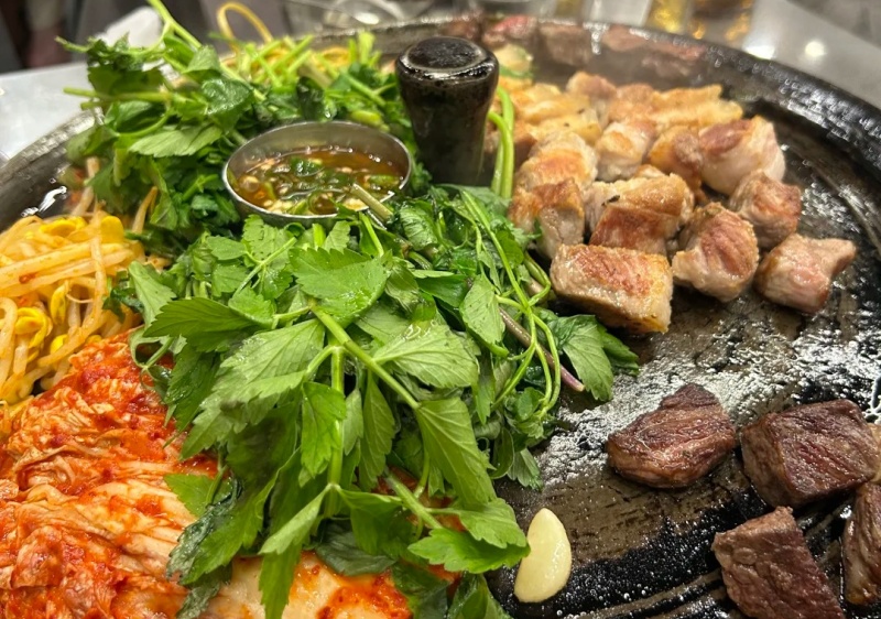弘大_喉咙_水芹菜烤肉_목구멍_홍대입구역점_1_闪亮亮_来自小红书网页版.jpg