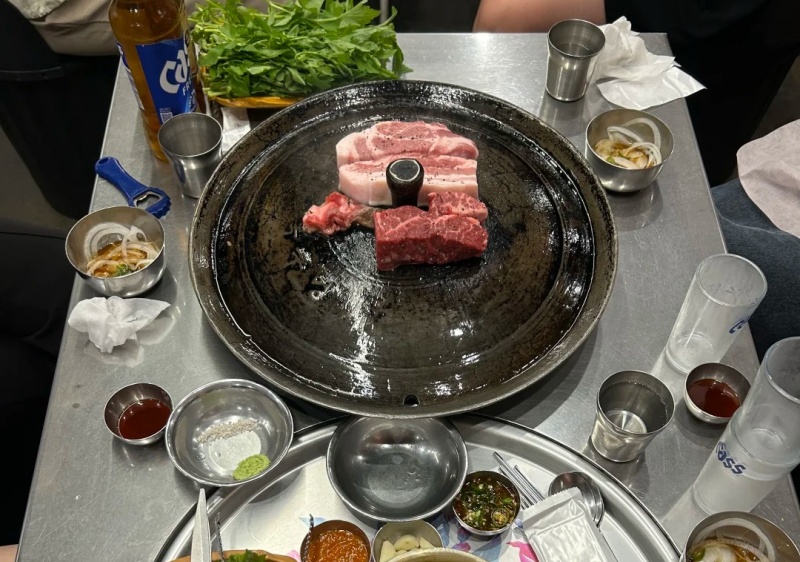 弘大_喉咙_水芹菜烤肉_목구멍_홍대입구역점_2_闪亮亮_来自小红书网页版.jpg