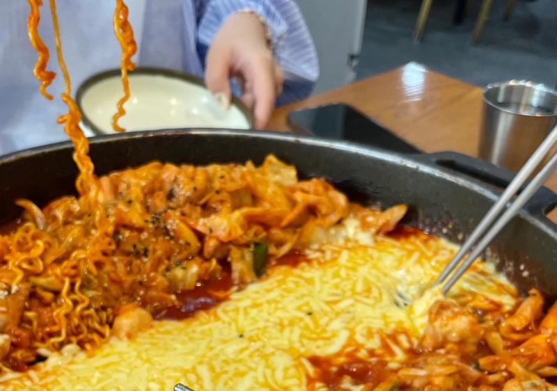 首爾｜弘大_平價好吃的春川辣炒雞🥘_1_Cha_来自小红书网页版.jpg